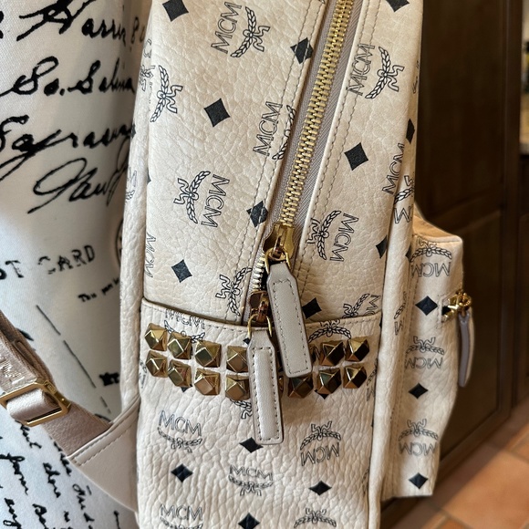 💥🛍💥MCM Beautiful monogram nappa leather backpack- Gorgeous!!💥🛍💥 - Picture 16 of 16